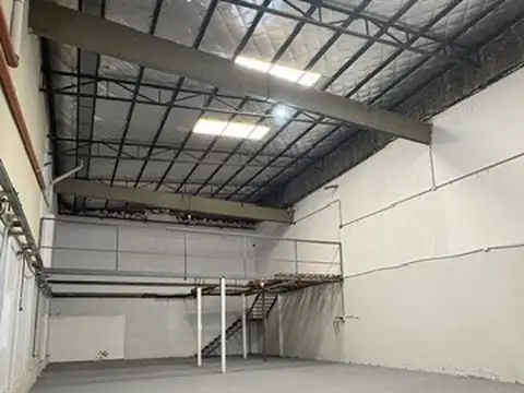 Galpon en Alquiler 30  mts Fondo