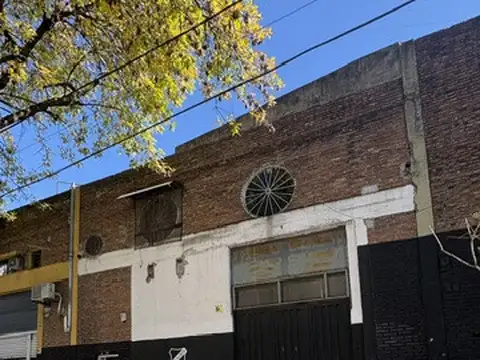 Excelente Depósito Entrada Camión. Floresta. 300m2 Gas Industrial. Oficina 40m2. 2 Baños.Mixtura 1