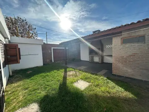 SE VENDE CASA MAS DEPTO AMEGUINO ESCRITURA