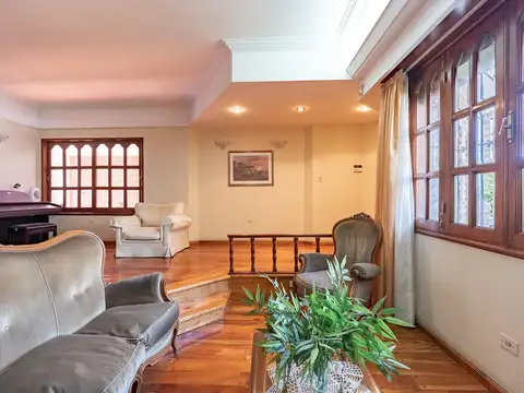Casa 7 ambientes con 4 baños