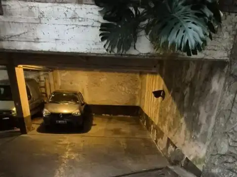 Venta Cochera cubierta en Vicente Lopez con baulera