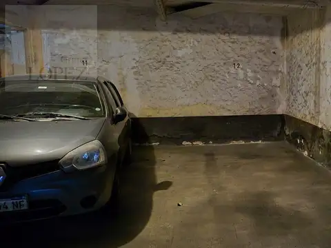 Venta Cochera cubierta en Vicente Lopez con baulera