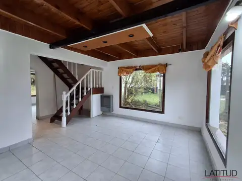 Casa amplia y luminosa con patio c/ cochera tipo darsena