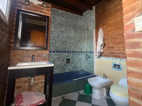 Casa 5 ambientes con 3 baños