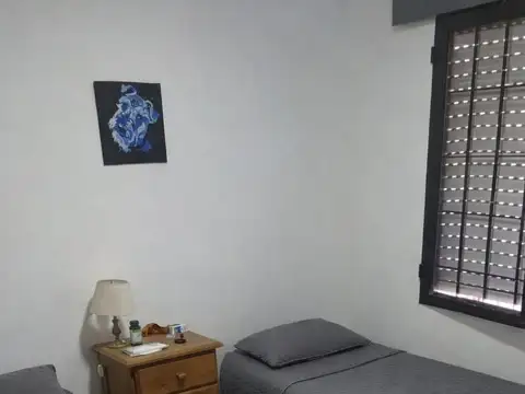 VENTA CASA 3 DORM C/ COCHERA Y PATIO, B° LOS OLMOS