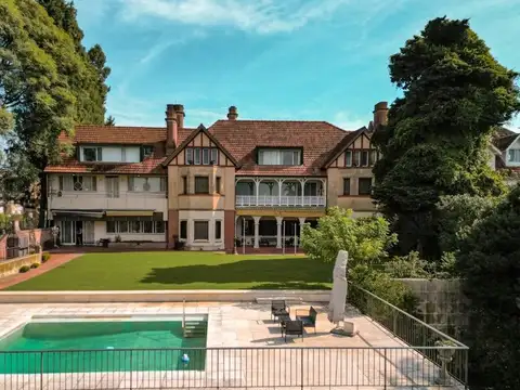 RETASADA - IMPONENTE CASA ESTILO TUDOR EN EL BAJO DE BECCAR