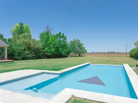 Casa 10 ambientes con 5 baños