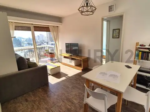 VENTA 2 AMBIENTES AL FRENTE CON BALCON - RESTAURADO - MUY LUMINOSO - V. GRAL. MI