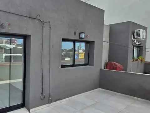 Dto 2 Ambientes Con Cochera Y Amplia Terraza  En Av Peron 35