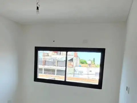 Dto 2 Ambientes Con Cochera Y Amplia Terraza  En Av Peron 35