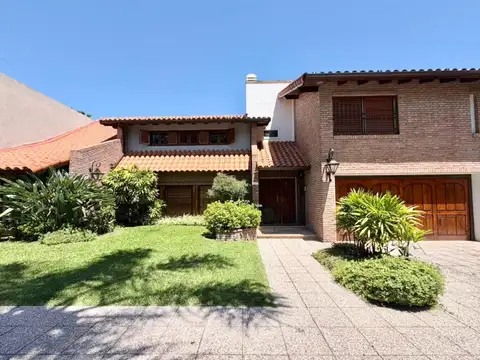 Importante chalet 6 ambientes en excelente ubicación.