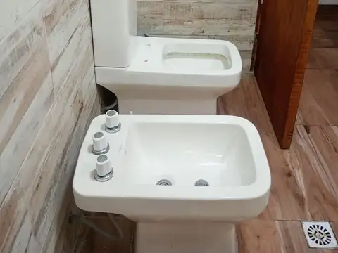 VENDE CASA CON PILETA EN UNQUILLO