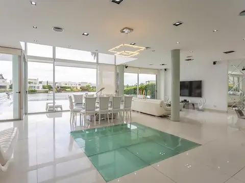 Venta Casa a la Laguna Nuevo Quilmes con  Piscina