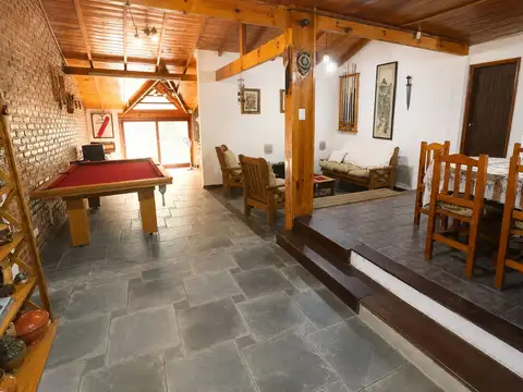 Casa en Venta con 2 cocheras