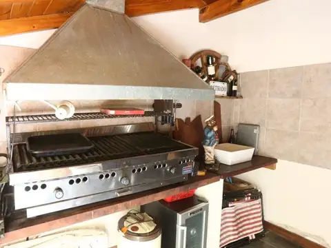 CASA 5 AMBIENTES VENTA EL TRÉBOL CON FINANCIACION