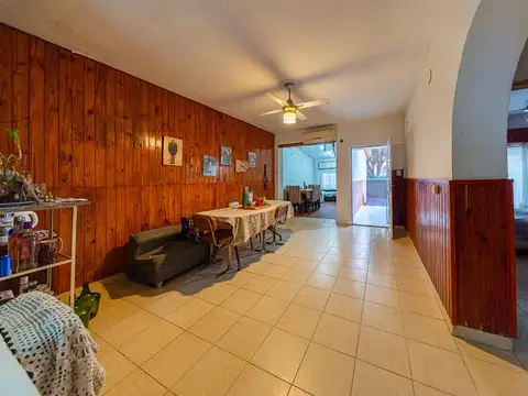 VENTA - Casa 2 dormitorios, con patio - Granadero Baigorria. APTO CRÉDITO.