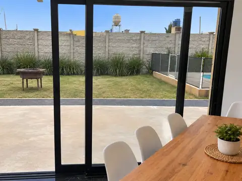 CASA QUINTA CON PILETA Y GALPON