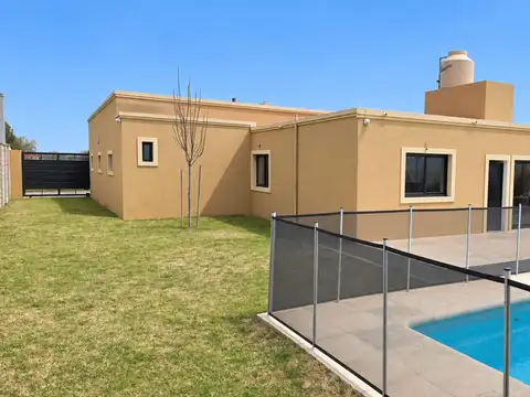 Casa 3 ambientes con 1 baño