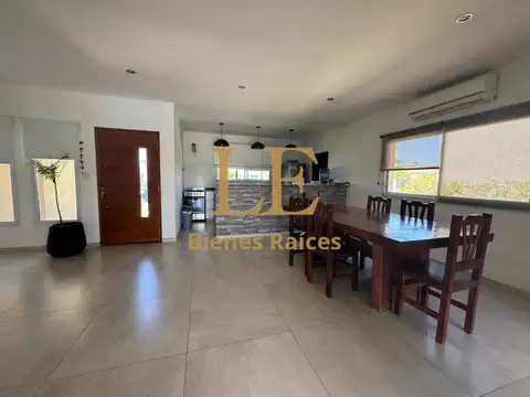 VENTA CASA CON PILETA