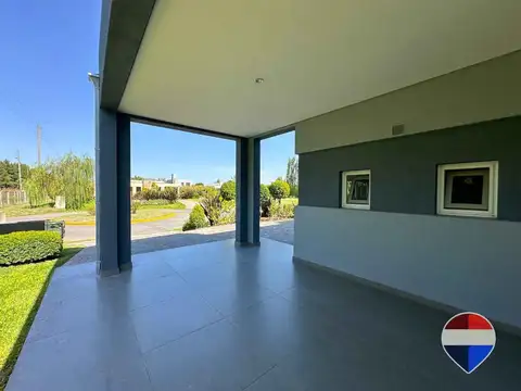 Casa 4 ambientes con 3 baños