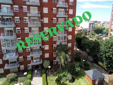 DEPARTAMENTO AL FRENTE C/BALCÓN