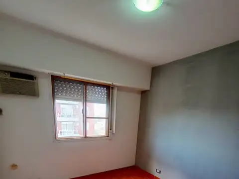 DEPARTAMENTO AL FRENTE C/BALCÓN
