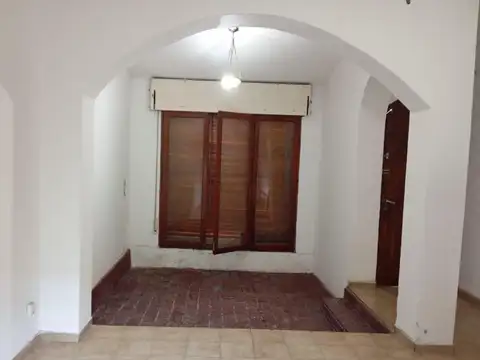 Casa 5 ambientes con 1 baño