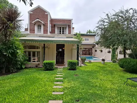 Hermosa casa en San Vicente con parque y pileta