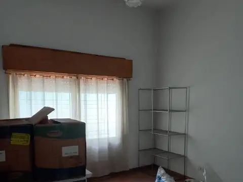 Casa / Lote de 10 x 30 , San Justo centro