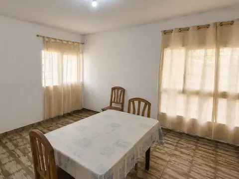 Casa 5 ambientes con 1 baño