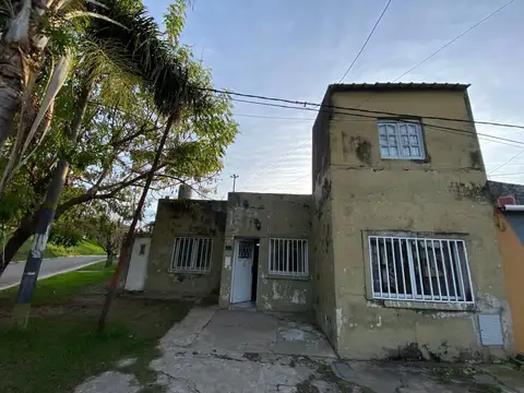 CASA EN VENTA 3 DORM. EN ZONA SUR DE SANTA FE