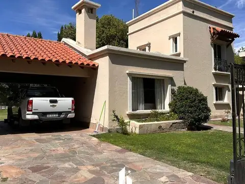 OPENHOUSE inmobiliaria vende fabulosa casa en Chacras de Coria