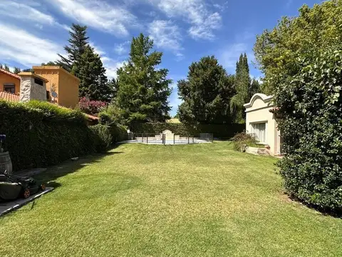 Casa en Venta con 2 cocheras