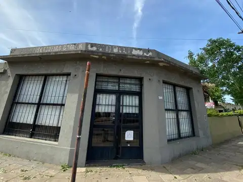 Local comercial con ambientes 