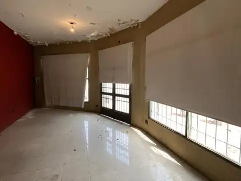 Local comercial con ambientes