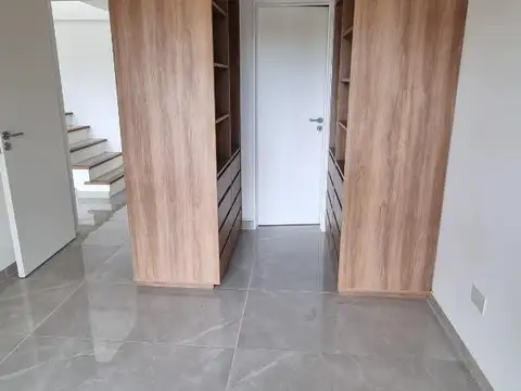 Departamento en Venta en Vicente Lopez Vias / Maipu, USD 295.000