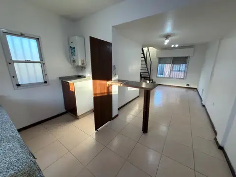 Alquiler PH de 3 ambientes en Villa Dominico