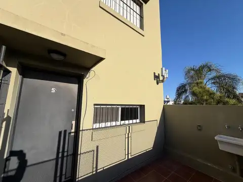 Depto Tipo Casa en Alquiler de 2 dormitorios
