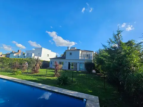 Casa en Alquiler de 3 dormitorios
