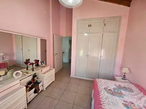 Casa en Alquiler con 2 cocheras