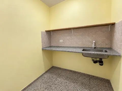 Local - Alquiler - Argentina, Avellaneda - Av. Hipólito Yrigoyen 1577