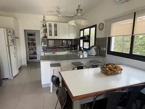 Casa en Alquiler Temporal con 2 cocheras