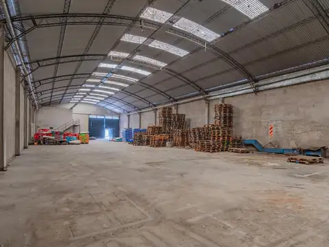 Galpon en Alquiler 15  mts Frente