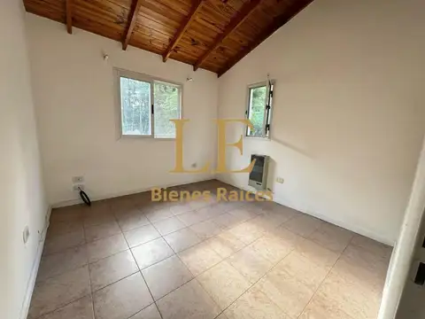 Casa en Alquiler con 4 cocheras