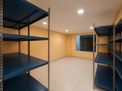 Galpon en Venta en Talleres Oeste, USD 400.000