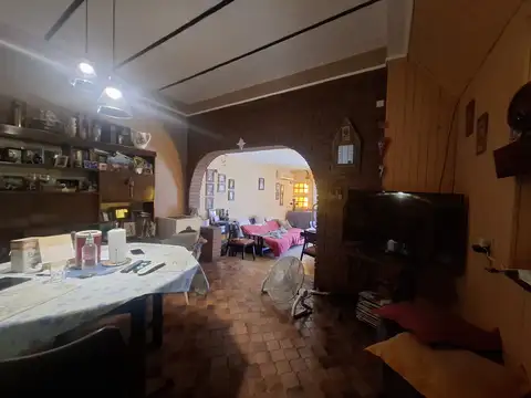 12 De Octubre 1800, Piso 1