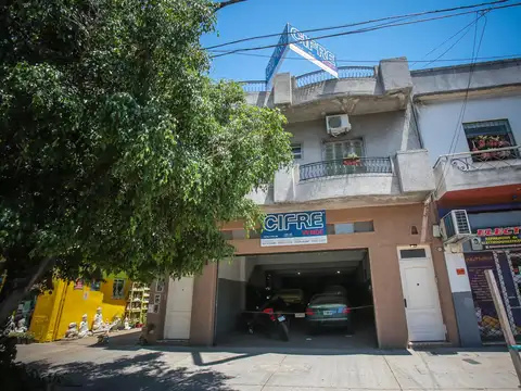 PH en 1er piso por escalera ideal para 2 familias, Cómodos ambientes con patio y terraza