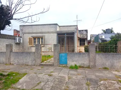 Lote/Terreno con mejoras 10x35 m El Palomar Excel Ubicación
