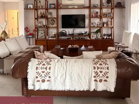 Casa en Alquiler Temporal con 1 cochera