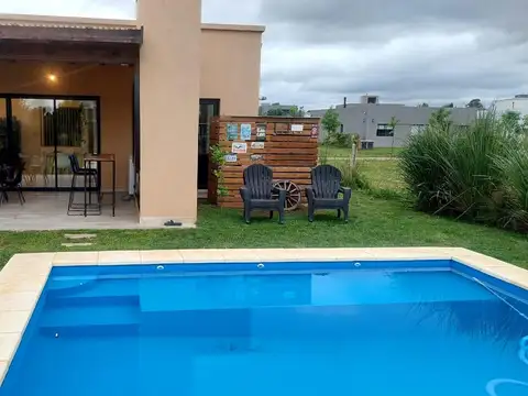 Casa en Venta con 4 cocheras